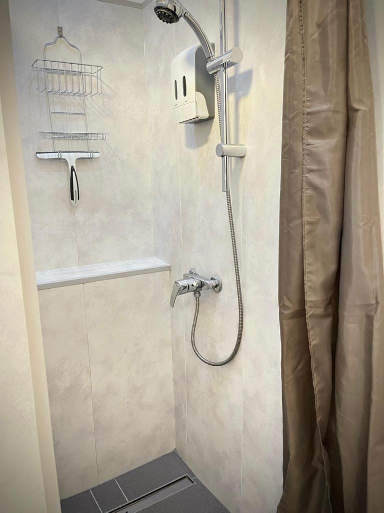 Living At Saarpartments -Adultsonly- 2 Bedrooms, Kitchen- Business & Holiday Apartments For Long- And Short Term Stay, 3 Min To Train-Station, Secure E-Bike Parking! ซาร์บรึคเคน ภายนอก รูปภาพ