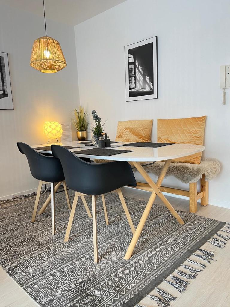 Living At Saarpartments -Adultsonly- 2 Bedrooms, Kitchen- Business & Holiday Apartments For Long- And Short Term Stay, 3 Min To Train-Station, Secure E-Bike Parking! ซาร์บรึคเคน ภายนอก รูปภาพ